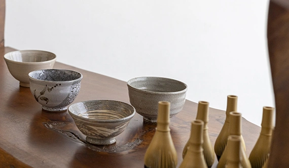 在唐津燒的茶具上體驗點餐