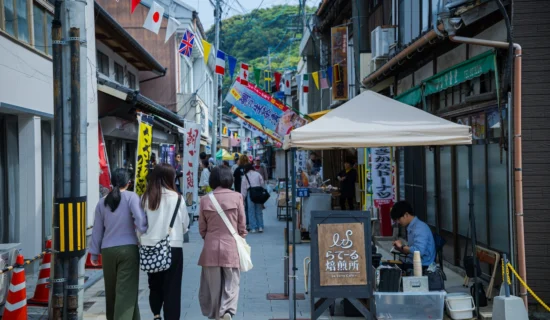 呼子朝市通り～昔ながらと、今どきと～