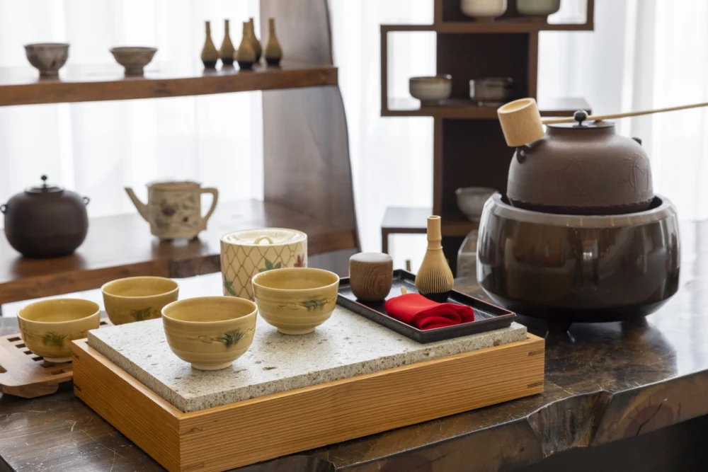 在唐津燒的茶具上體驗點餐