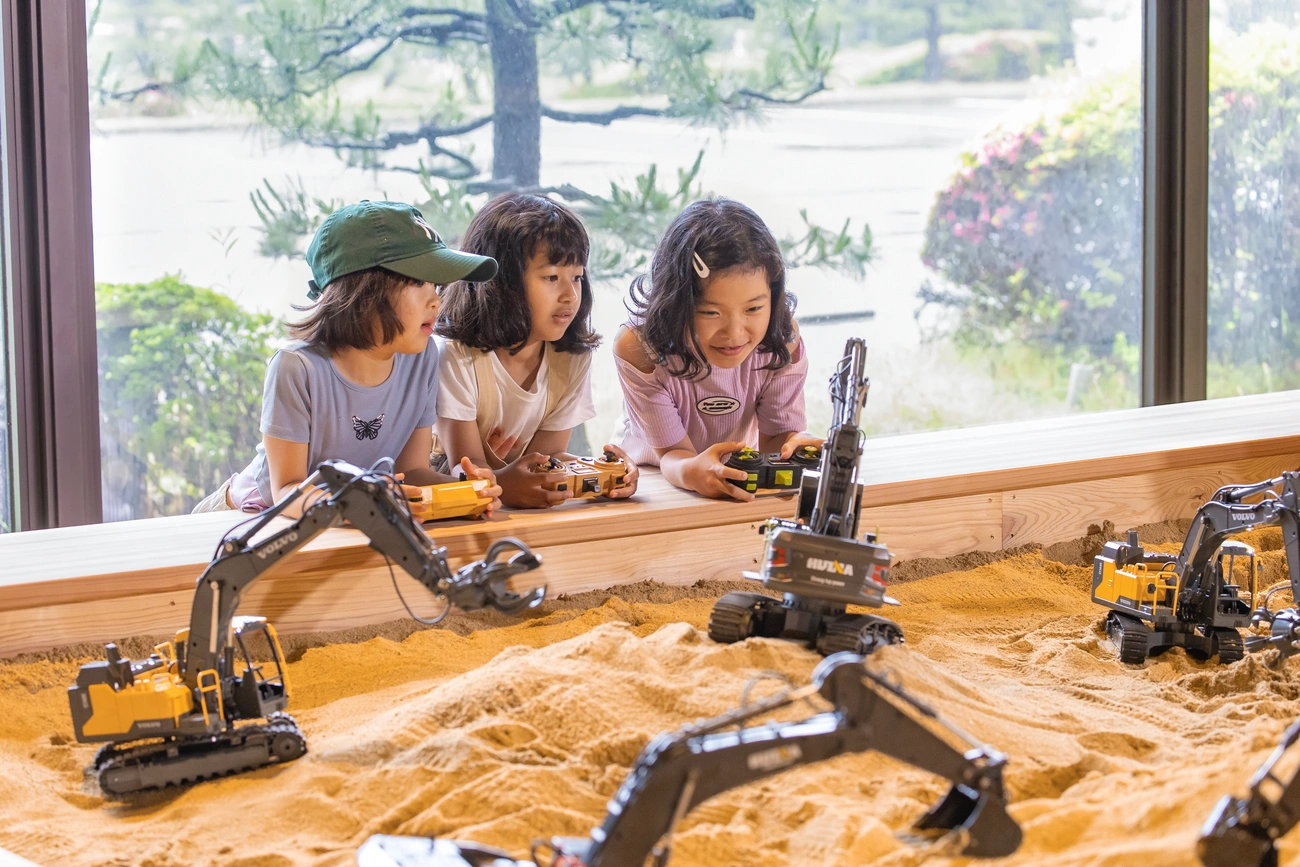 “虹之沙場”/乘坐遙控車尋寶